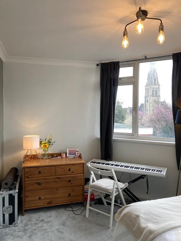 'Dog loving flatmate wanted for my 2nd bedroom ' Room to Rent from ...