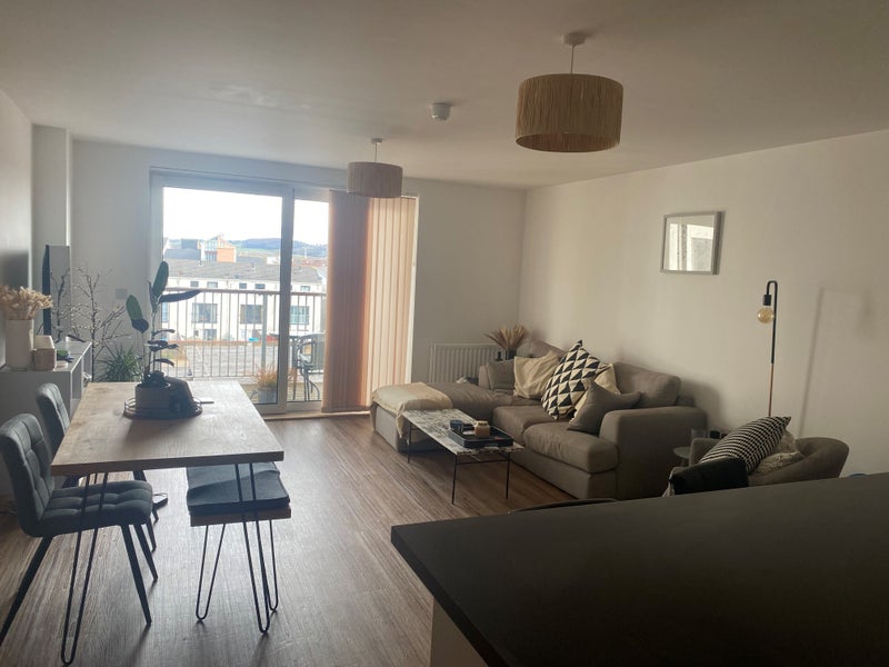 'Lovely large double room, by Portishead Marina. ' Room to Rent from