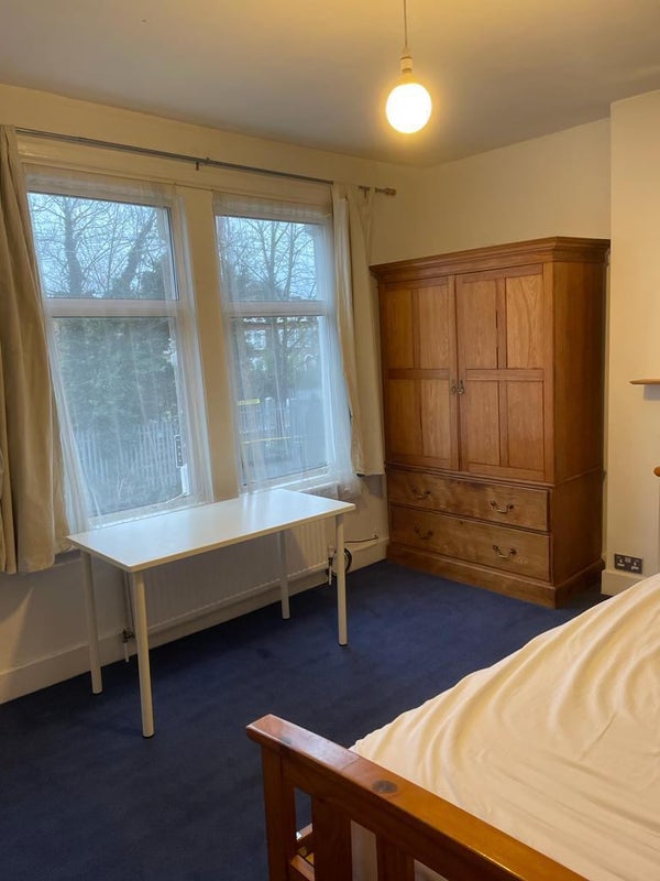 'Double room next to Crofton park Station' Room to Rent from SpareRoom
