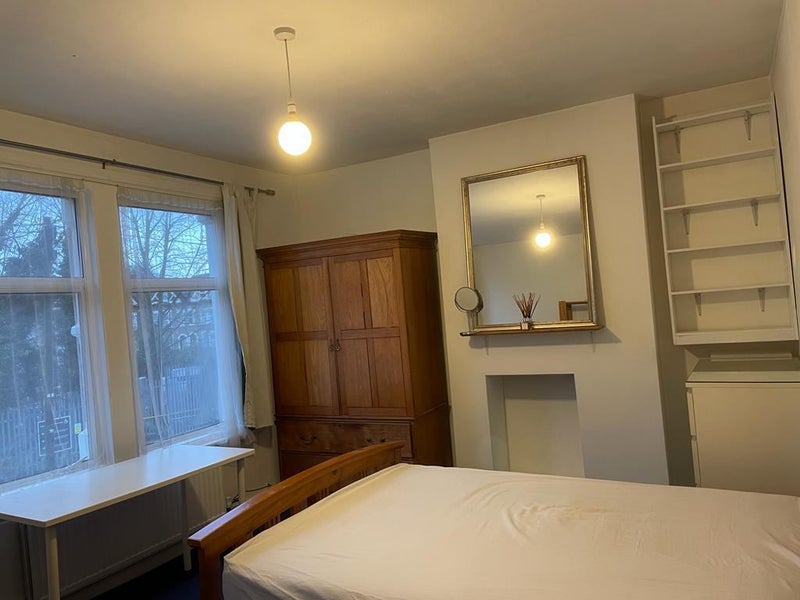 'Double room next to Crofton park Station' Room to Rent from SpareRoom