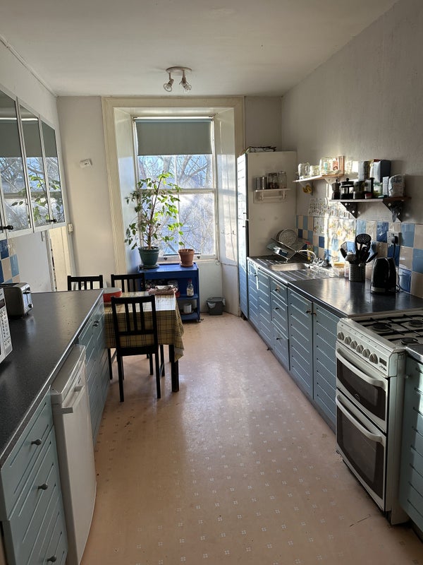 Photo 1: Kitchen
