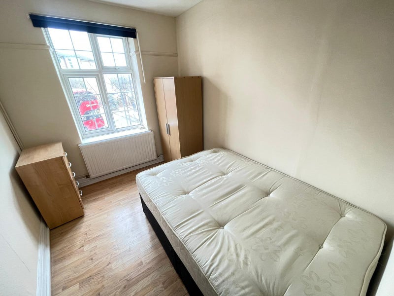 ' 4 Doubles + 1 Single Rooms to Rent Hackney E9' Room to Rent from