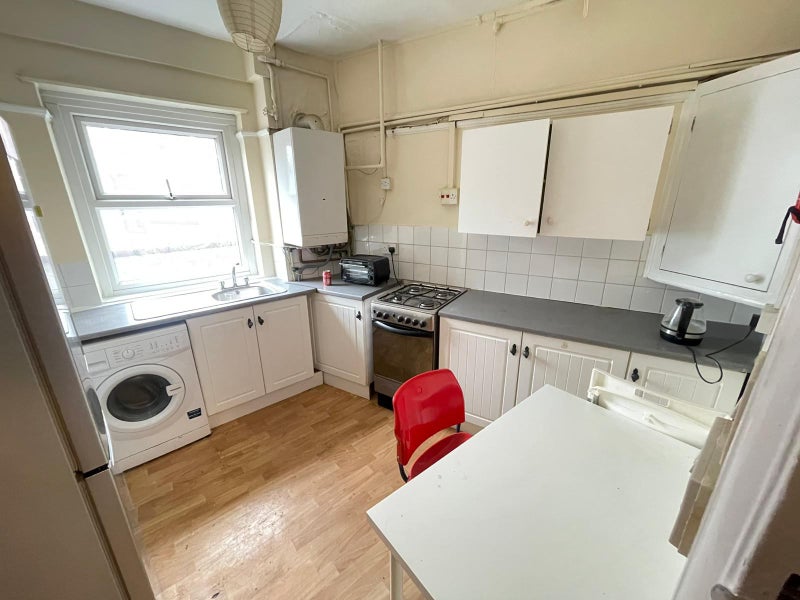 ' 4 Doubles + 1 Single Rooms to Rent Hackney E9' Room to Rent from