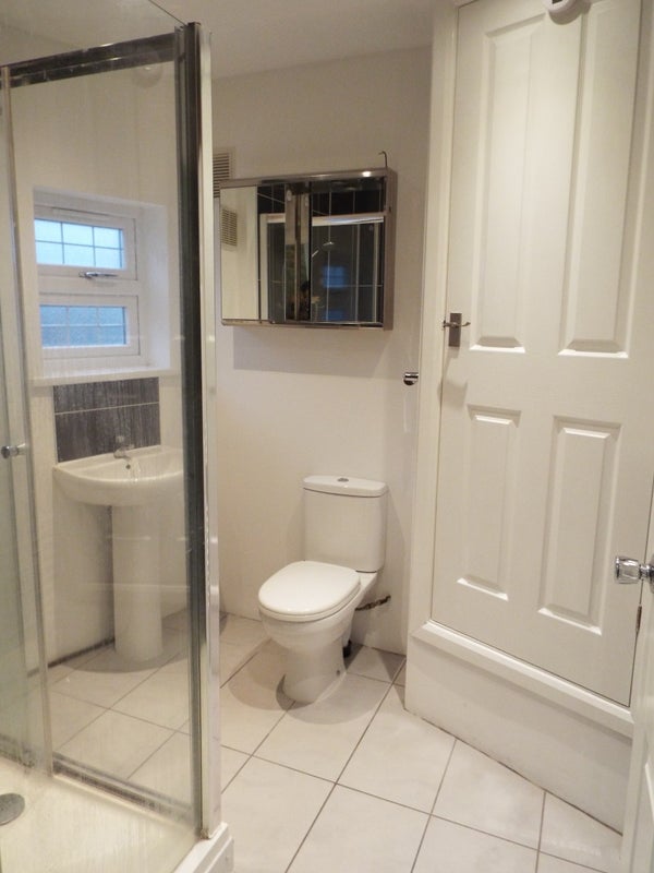 'Studio fully furnished all bills inc!' Room to Rent from SpareRoom