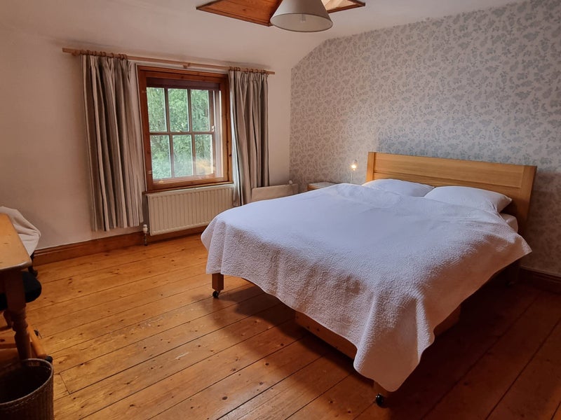 Photo 1: Room 1: King sized room