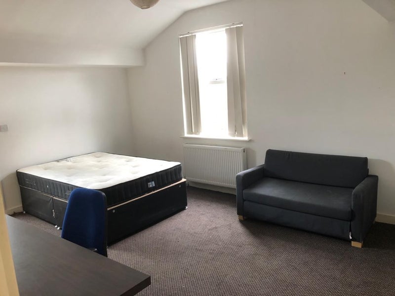 'Bills included Studio flat availableWhalley Range' Room to Rent from