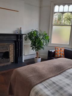 Photo 1: £800 room