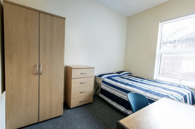 Room To Let 'Large Room to let by Staffs Uni' Room to Rent from SpareRoom