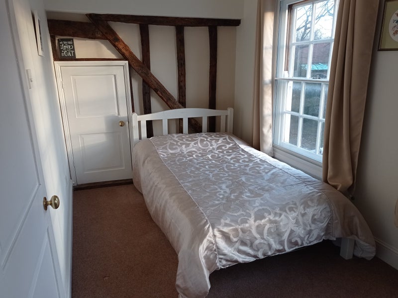 Photo 1: Bright and cosy single room overlooking St Augustines Church