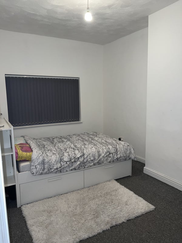 Photo 1: BEDROOM DOUBLE 