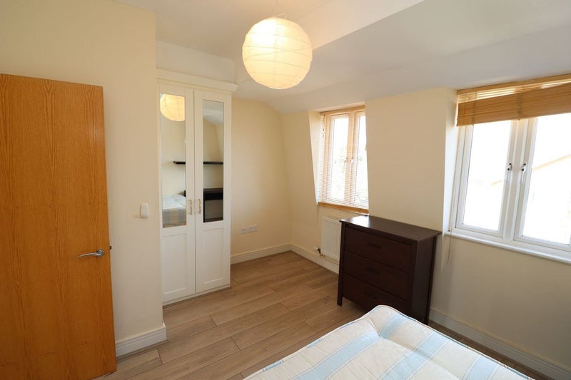 '⭐ Stunning House With Living Room In Depfort!!!!' Room to Rent from SpareRoom