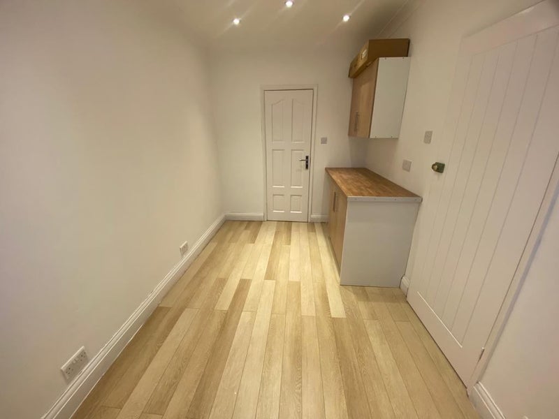 'Single bedsit in Norbury' Room to Rent from SpareRoom