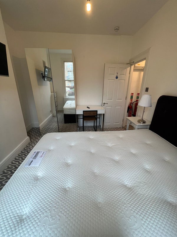 'Double Bedroom £1150.00 per month' Room to Rent from SpareRoom