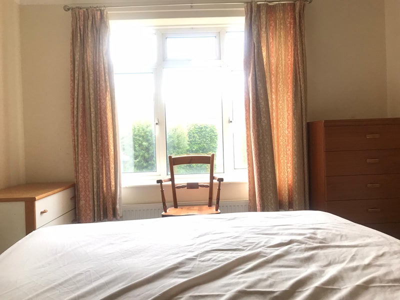'Double Rooms for Couple Crawley RH10 8BW' Room to Rent from SpareRoom