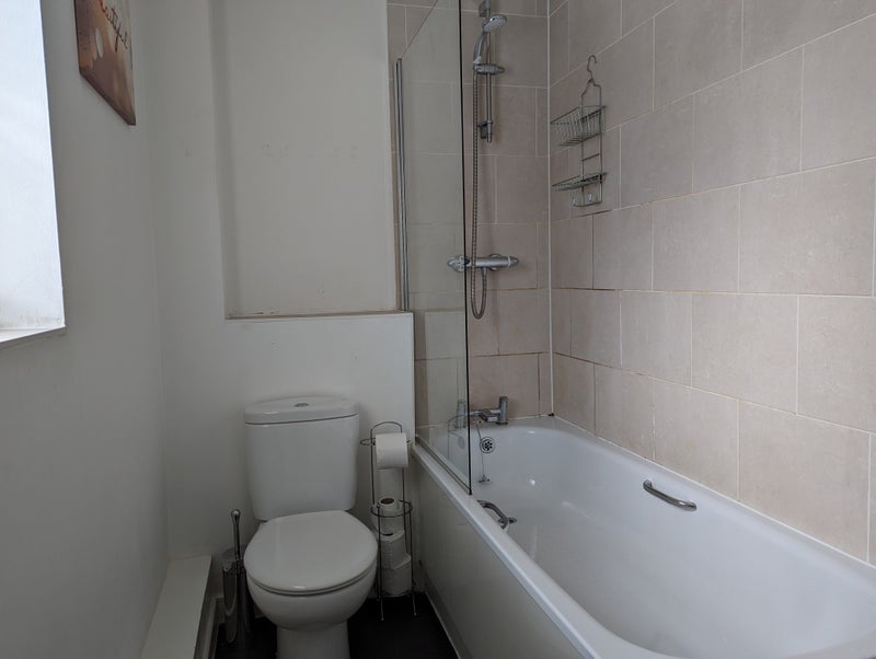 'Double Room To Rent Near Birmingham Airport' Room to Rent from SpareRoom