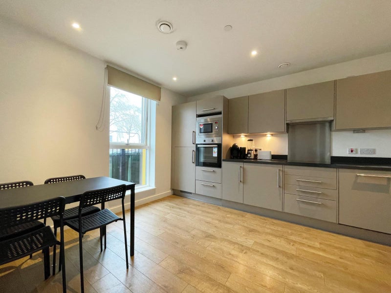 'O2 Riverside Duplex|Balcony Bedroom+Sky Gym' Room to Rent from SpareRoom