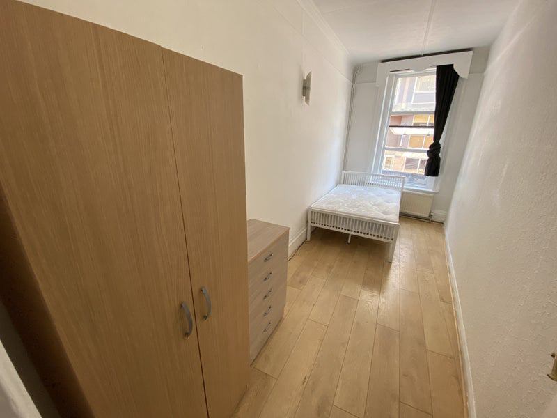'Spacious double rooms in Kings Cross £208pw' Room to Rent from SpareRoom