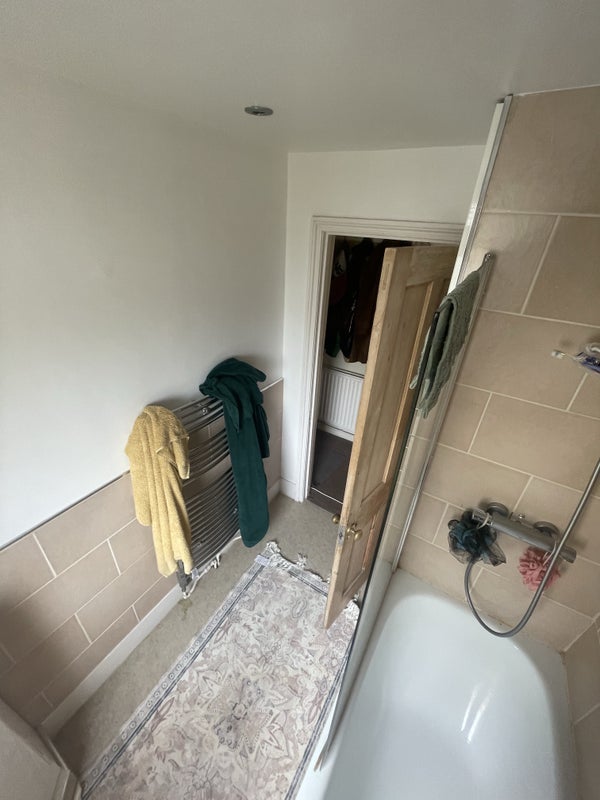 'Roommate needed to take over tenancy ' Room to Rent from SpareRoom