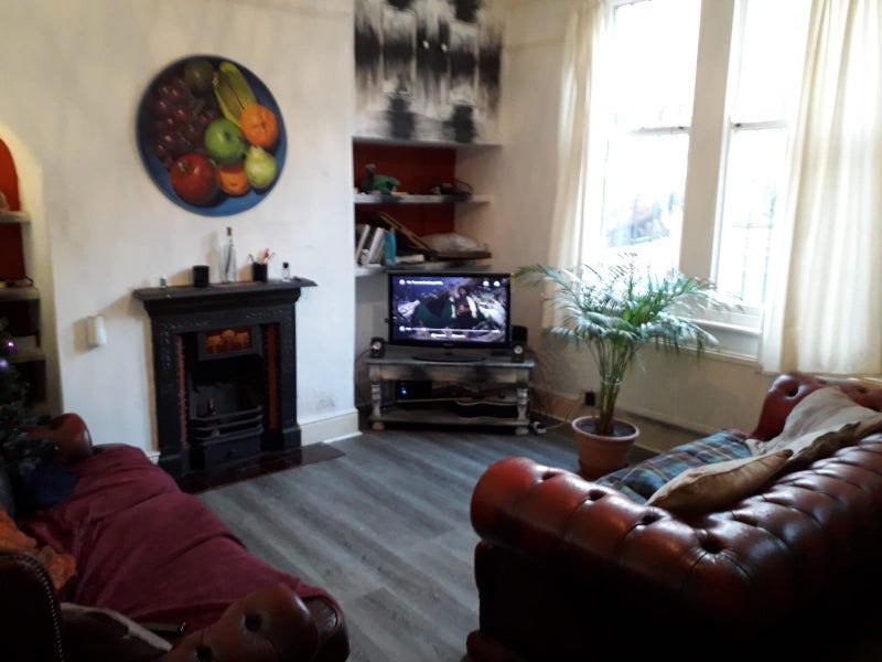 Photo 1: Lounge