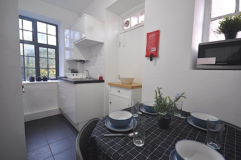 'Great 3 Bedrooms in Euston Includes All Bills NW1' Room to Rent from