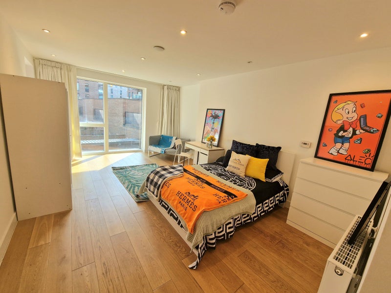 'Large Balcony Room with Sofa-O2-Duplex' Room to Rent from SpareRoom