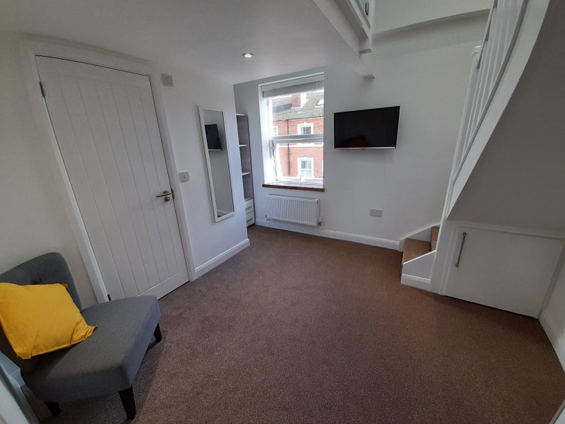'Stunning new apartments, all bills incl. Earlsdon' Room to Rent from