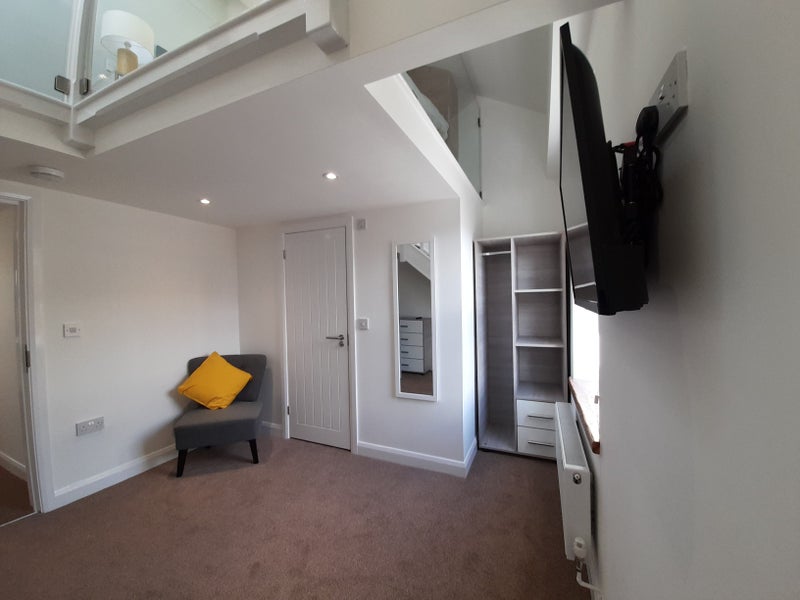 'Stunning new apartments, all bills incl. Earlsdon' Room to Rent from