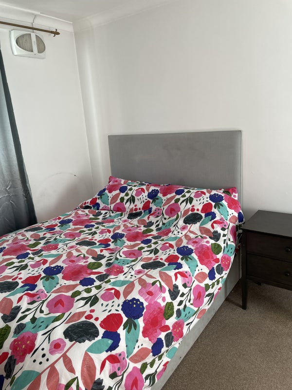 'Spacious Double Room near Queenstown Road ' Room to Rent from SpareRoom