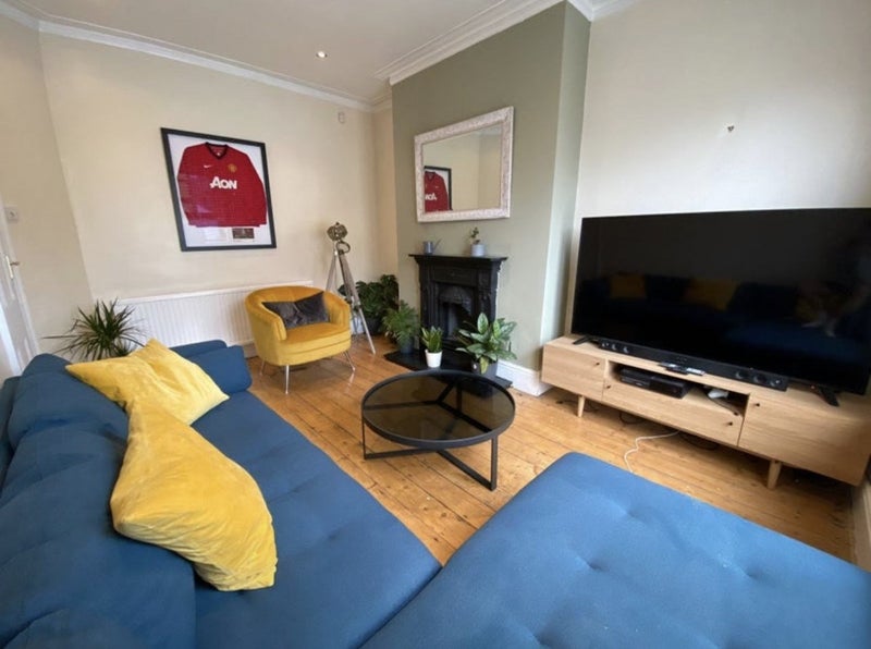 'Double bedroom available in Old Trafford' Room to Rent from SpareRoom