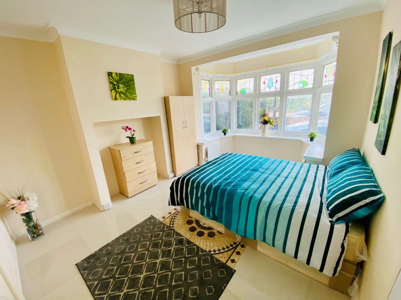 'Double room (single use) in Perivale Zone 4 ' Room to Rent from