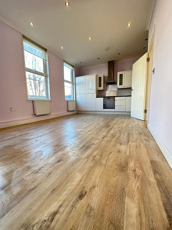 'Luxury New 1Bed Apartment On Top Of Finsbury Park' Room to Rent from SpareRoom