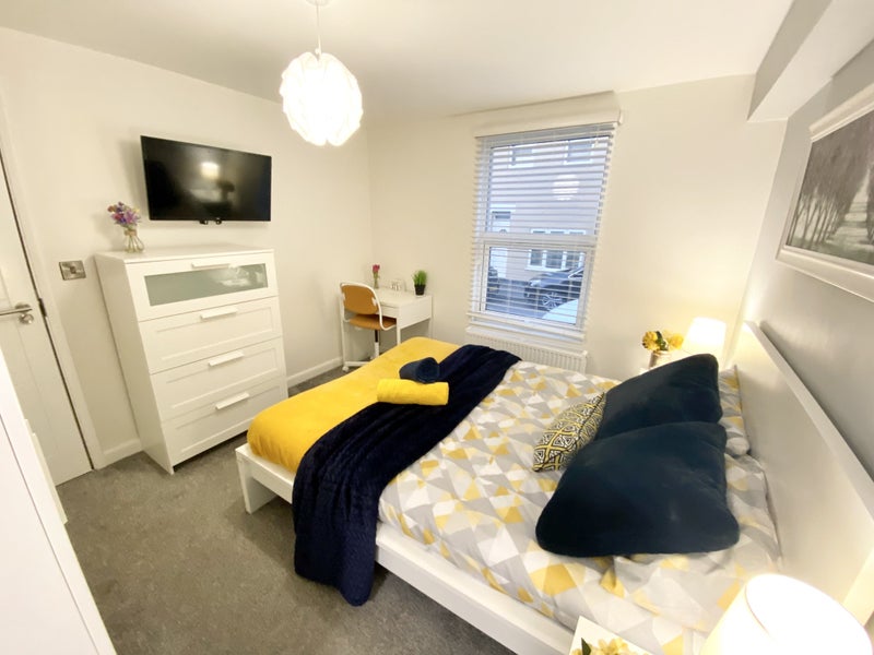 Photo 1: Desk, Drawers & TV 