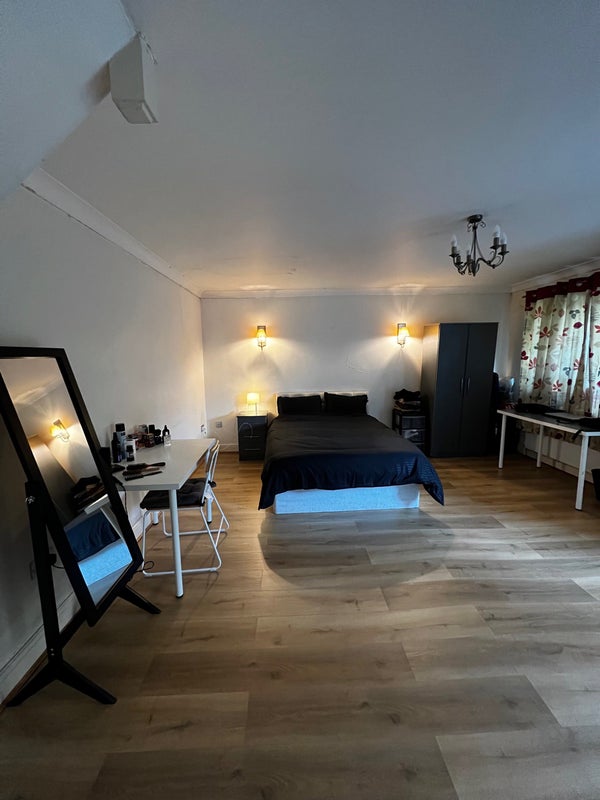 'King Size Bedroom Available in Egham' Room to Rent from SpareRoom