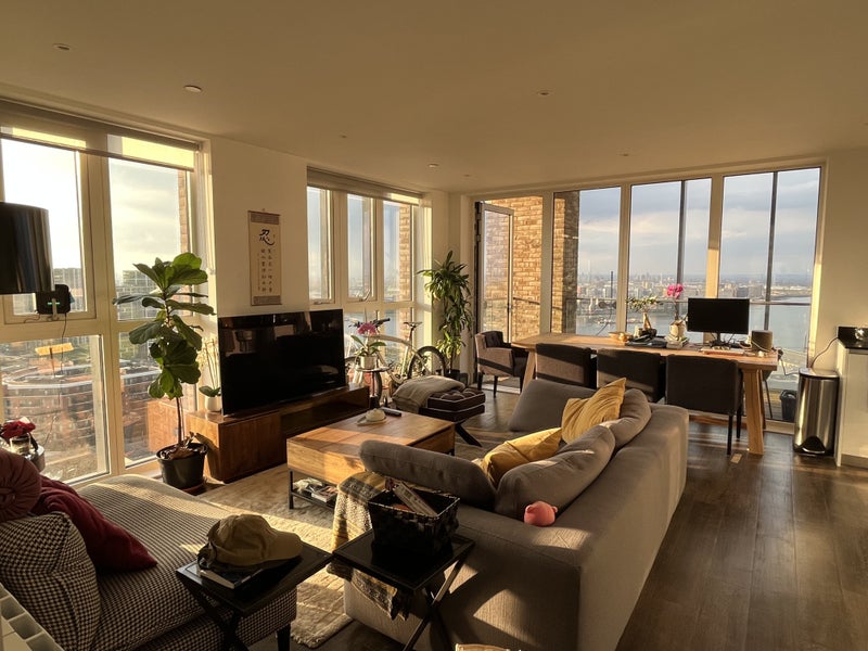 'Penthouse Double Room With Own Bathroom Woolwich' Room to Rent from