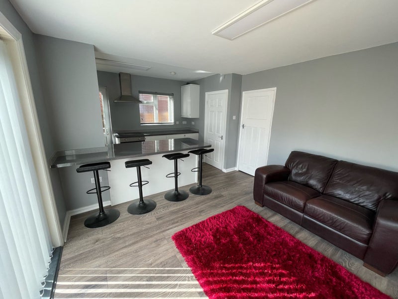 Photo 1: Lounge / Diner