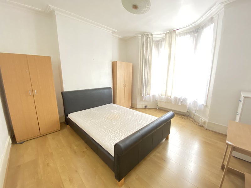 'Rooms To Rent Near City & Westfield Shopping Near' Room to Rent from