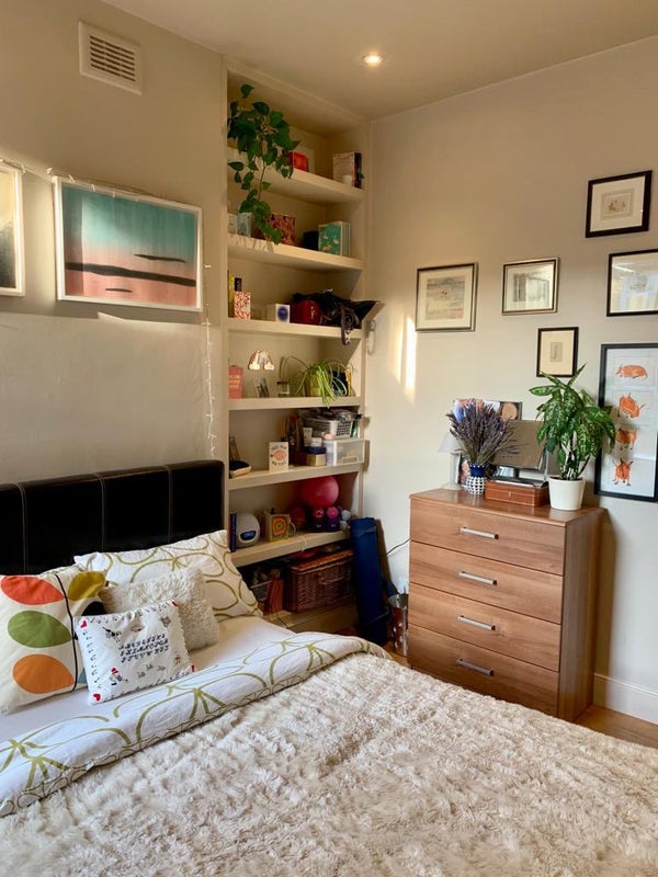 'Sunny double room in Clapham Old Town' Room to Rent from SpareRoom