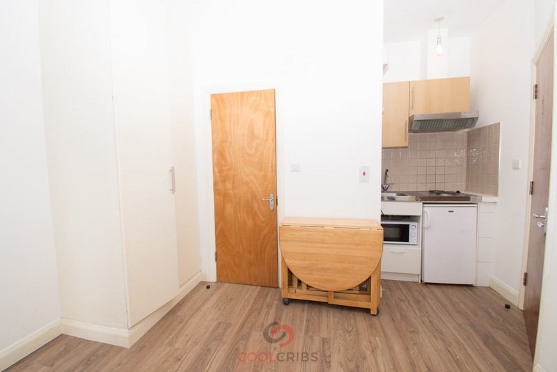 'Studio in West Hendon Broadway, Hendon NW9' Room to Rent from SpareRoom