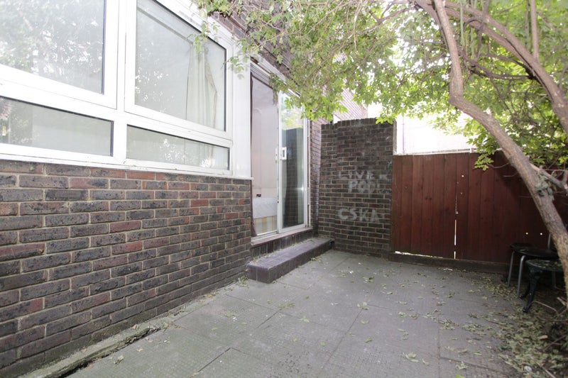 'Newly Refurbished Single Room By Dlr Line' Room to Rent from SpareRoom