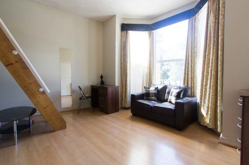 'Studio flat located in woodhouse well looked after' Room to Rent from