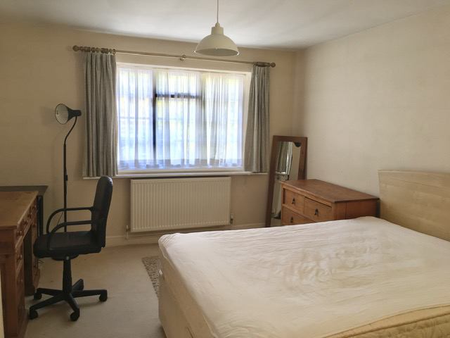 Photo 1: Bedroom