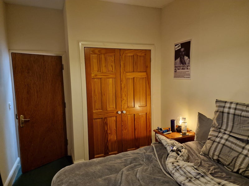 Photo 1: Room 1