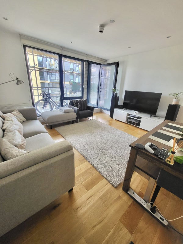 'FullyFurnished Stylish Flat All Bills Included!!' Room to Rent from