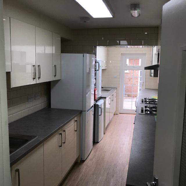Photo 1: Large Kitchen