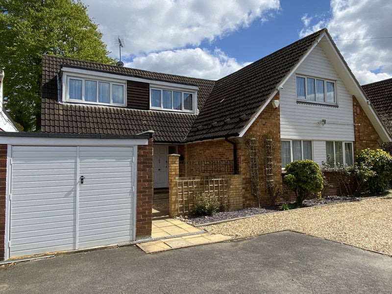 'Spacious 1 bed flat Bills included' Room to Rent from SpareRoom