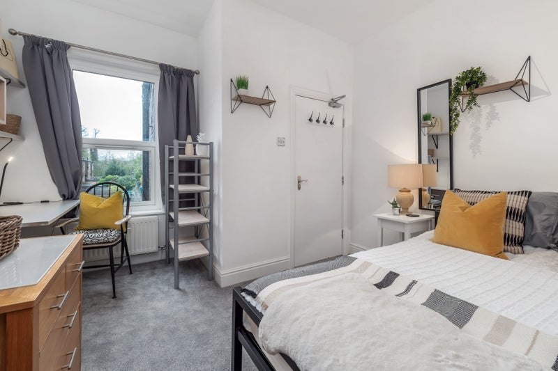 'Fabulous, fully refurbed town house West Didsbury!' Room to Rent from SpareRoom