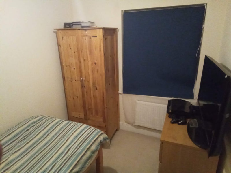 'Single room in Broadbridge Heath' Room to Rent from SpareRoom