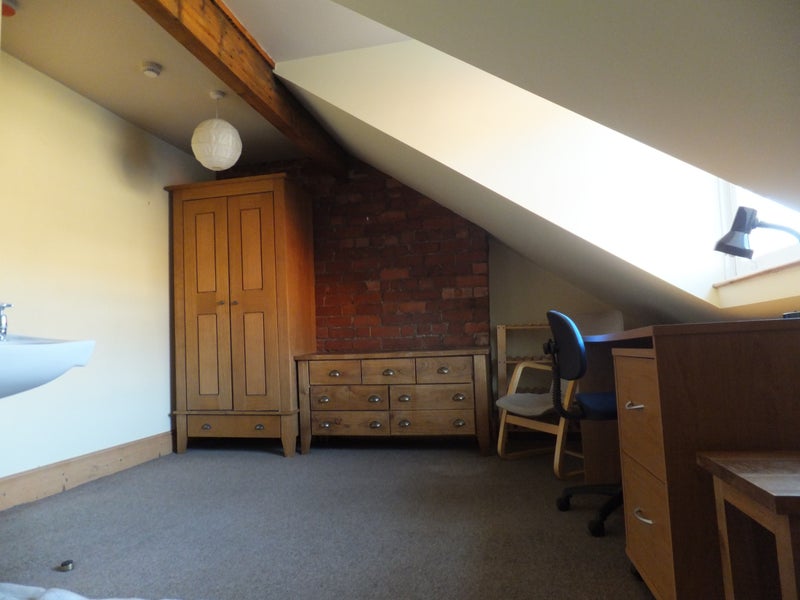 Photo 1: Bedroom