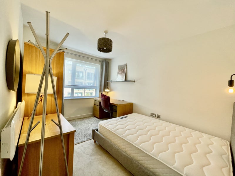 'Great Double Room W/ Bathroom (Zone 3)' Room to Rent from SpareRoom