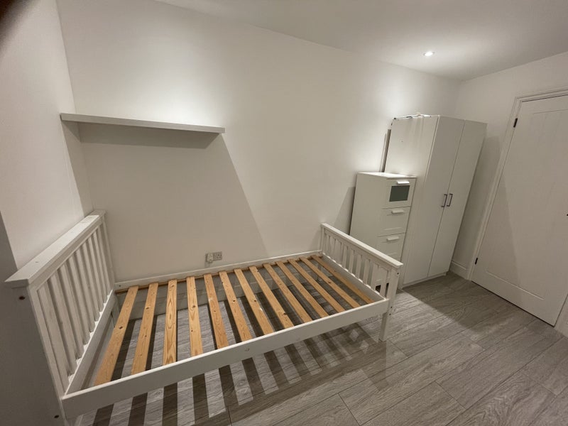 'Small Studio single person only!!!' Room to Rent from SpareRoom